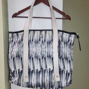 Lululemon tote shoulder travel bag